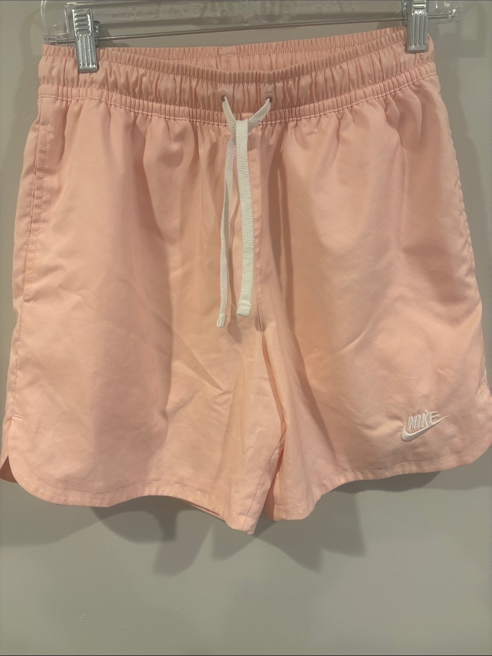Nike Men’s Club Woven Flow Shorts, pink foam, XS